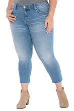 Load image into Gallery viewer, Frayed Hem Crop - CATRINA - SLINK JEANS
