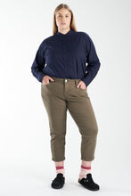 Load image into Gallery viewer, Mid Rise Boyfriend - Forest