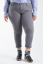 Load image into Gallery viewer, Mid Rise Boyfriend - Andy