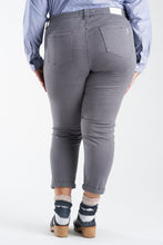 Load image into Gallery viewer, Mid Rise Boyfriend - Andy