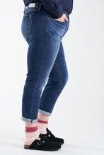 Load image into Gallery viewer, Mid Rise Boyfriend - Karen