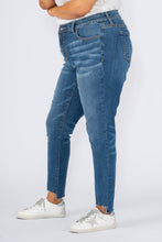Load image into Gallery viewer, High rise ankle Skinny - Shelby
