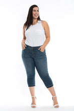 Load image into Gallery viewer, Mid Rise Crop - Jessie - SLINK JEANS
