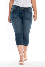 Load image into Gallery viewer, Mid Rise Crop - Jessie - SLINK JEANS
