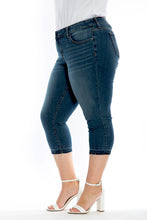 Load image into Gallery viewer, Mid Rise Crop - Jessie - SLINK JEANS

