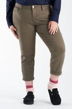 Load image into Gallery viewer, Mid Rise Boyfriend - Forest
