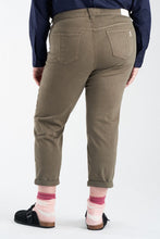 Load image into Gallery viewer, Mid Rise Boyfriend - Forest
