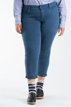 Load image into Gallery viewer, Mid Rise Boyfriend - Hydro - SLINK JEANS
