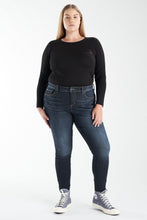 Load image into Gallery viewer, Crew Neck Long Sleeve T-shirt - Black - SLINK JEANS
