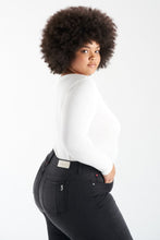 Load image into Gallery viewer, Crew Neck Long Sleeve T-shirt - White - SLINK JEANS
