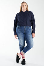 Load image into Gallery viewer, Mid Rise Boyfriend - Linda
