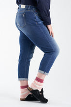 Load image into Gallery viewer, Mid Rise Boyfriend - Linda
