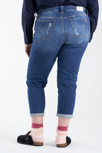 Load image into Gallery viewer, Mid Rise Boyfriend - Linda
