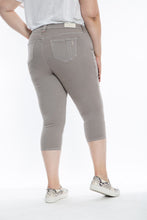 Load image into Gallery viewer, Mid Rise Crop - Ultimate Grey
