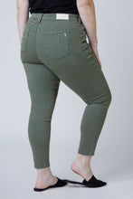 Load image into Gallery viewer, Mid Rise Jegging - Pine - SLINK JEANS
