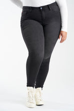 Load image into Gallery viewer, Mid Rise Skinny - Ballarie
