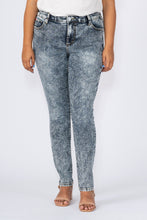 Load image into Gallery viewer, High Rise Skinny - Hattie
