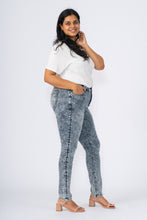 Load image into Gallery viewer, High Rise Skinny - Hattie
