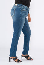Load image into Gallery viewer, Mid rise slim fit - Margaret
