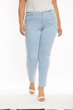 Load image into Gallery viewer, Mid rise boyfriend - Cerulean
