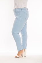 Load image into Gallery viewer, Mid rise boyfriend - Cerulean
