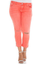 Load image into Gallery viewer, Frayed Hem Crop - SLINK JEANS
