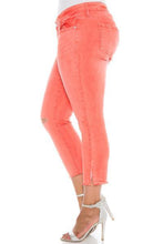 Load image into Gallery viewer, Frayed Hem Crop - SLINK JEANS
