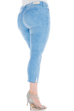 Load image into Gallery viewer, Frayed Hem Crop - SLINK JEANS
