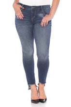 Load image into Gallery viewer, Frayed Hem - DANIELLE - SLINK JEANS

